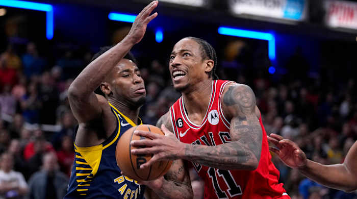 Bulls wing DeMar DeRozan drives against the Pacers.